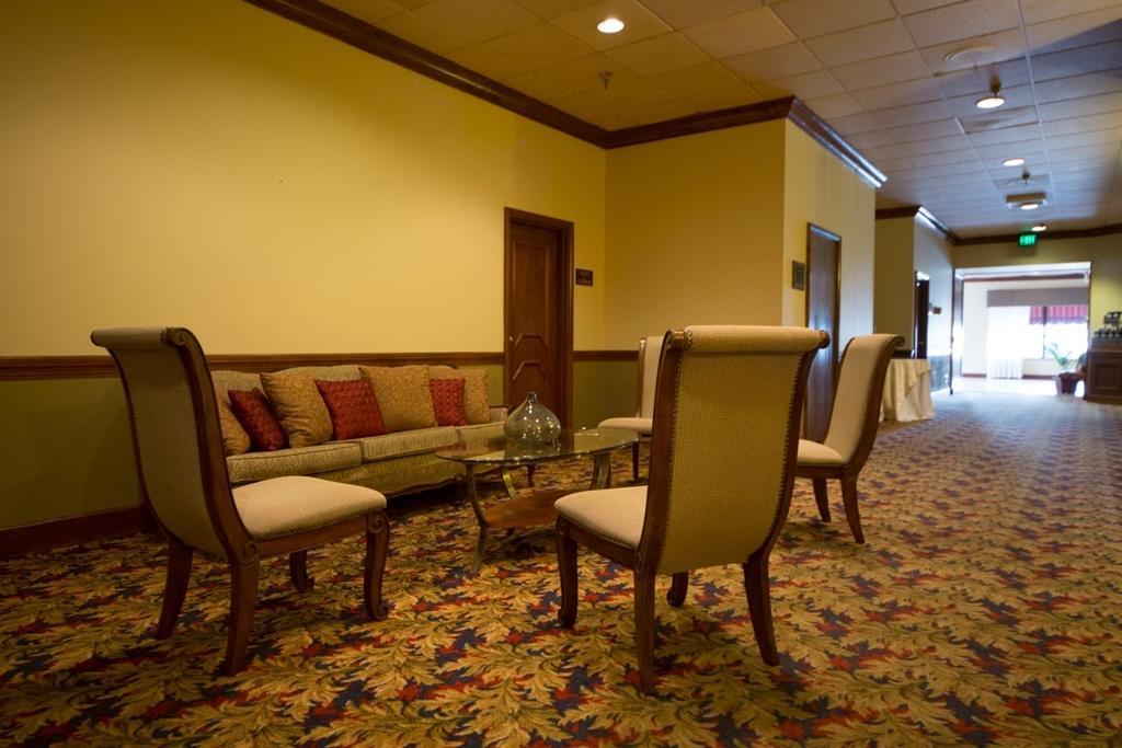 Boarders Inn And Suites - Marion Luaran gambar