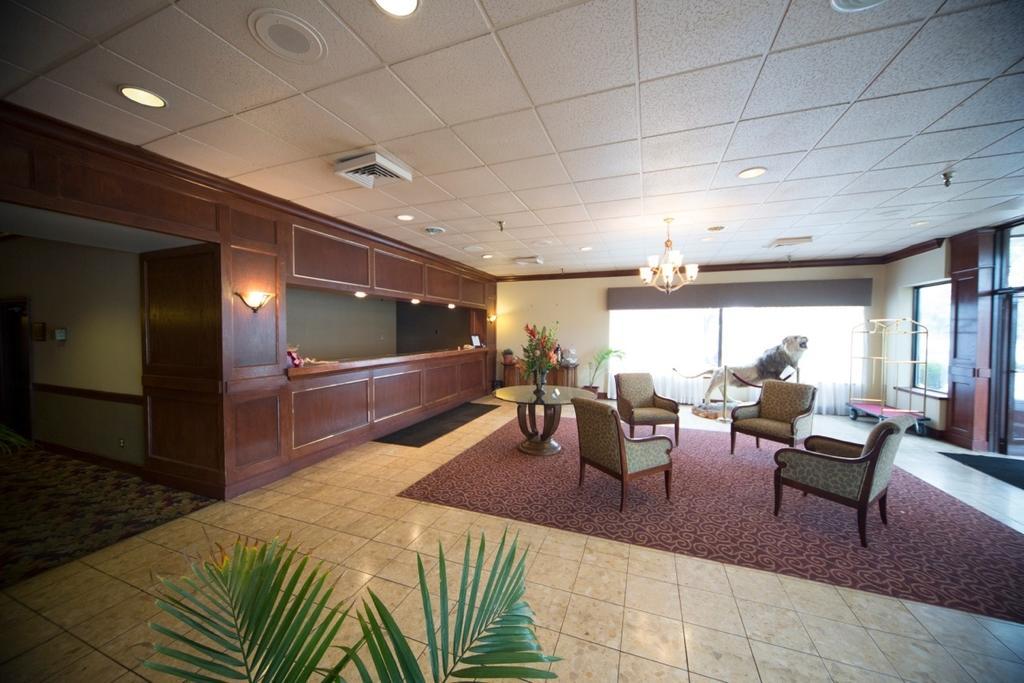 Boarders Inn And Suites - Marion Luaran gambar