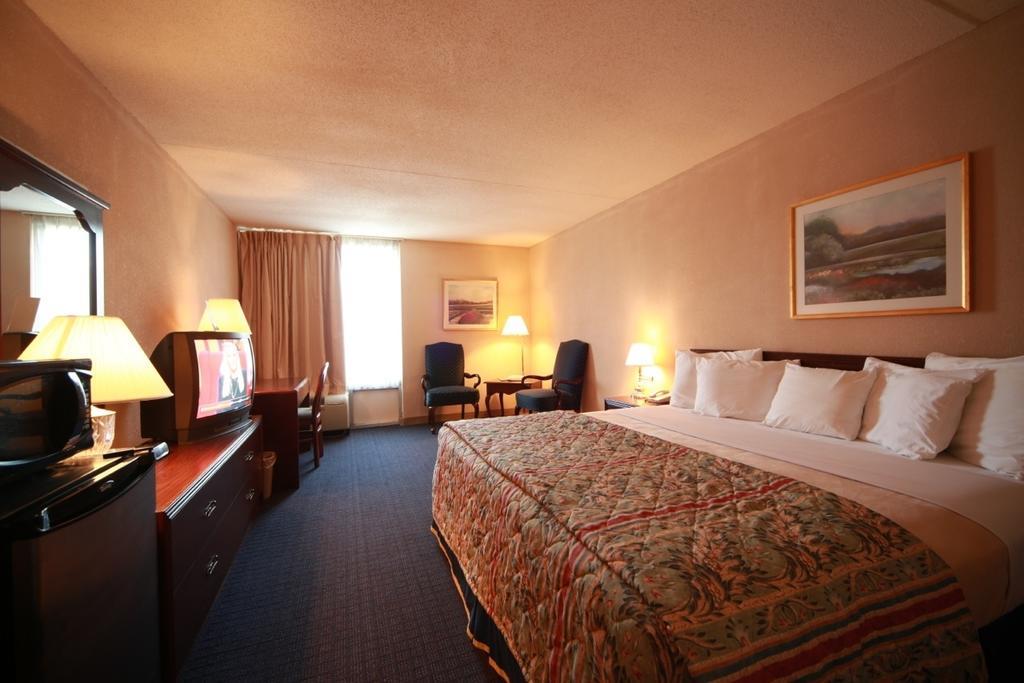 Boarders Inn And Suites - Marion Luaran gambar