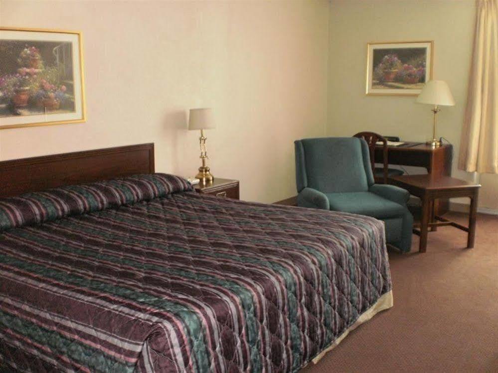 Boarders Inn And Suites - Marion Luaran gambar